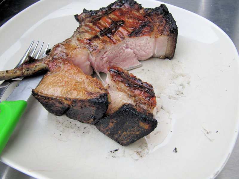 Tomahawk-Steak vom Schwein